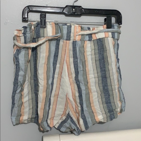 Size XL paper bag shorts. - Picture 2 of 3